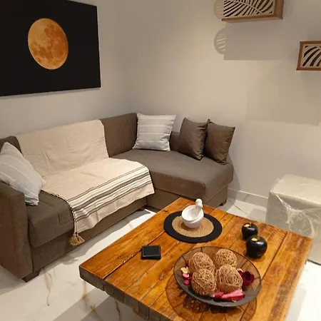 Seven Palms Apartment *