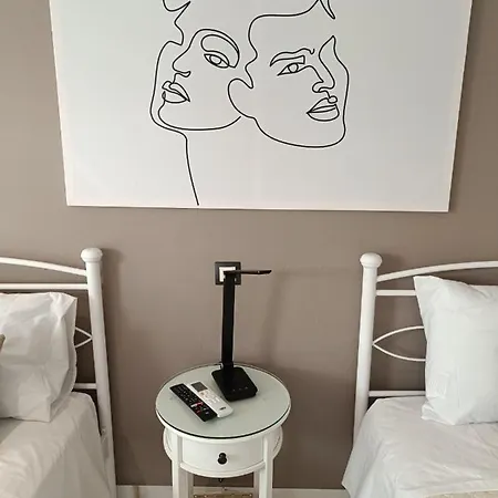 Seven Palms Apartment