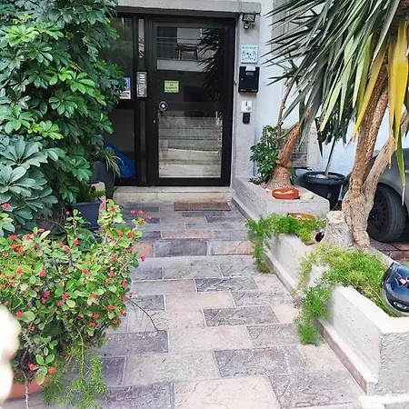 Seven Palms Apartment